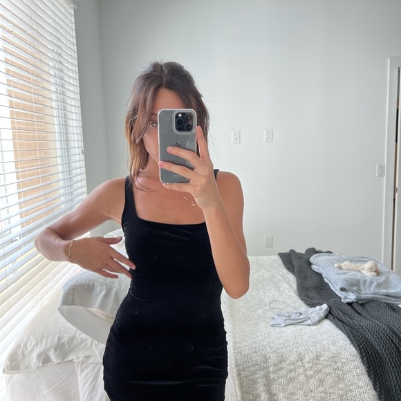 Tight black dress - Picture 2 of 5